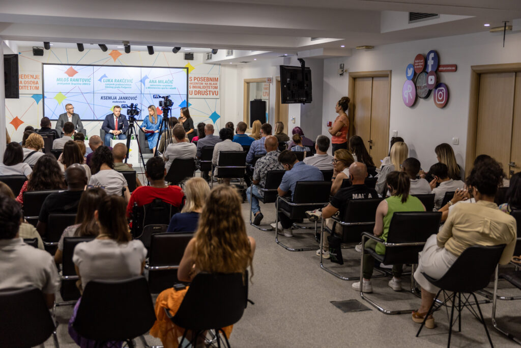 speakers and audience of the conference 